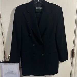 Vestimenta Double-Breasted Black Blazer and skirt.